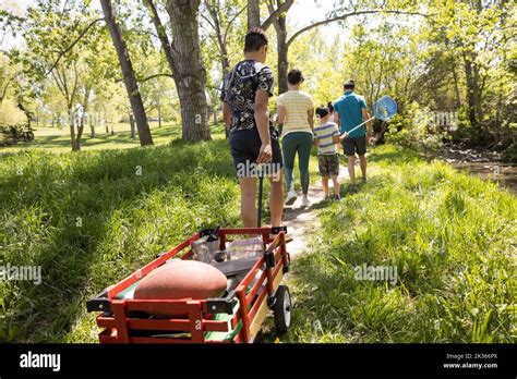 Man Pulling Cart Hi Res Stock Photography And Images Alamy