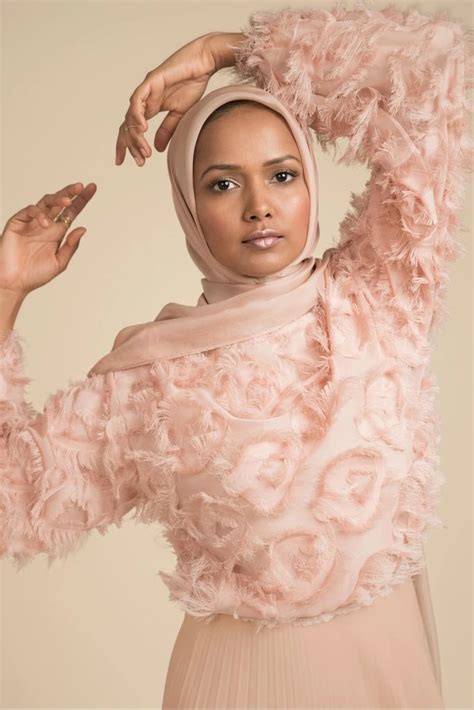 Pin By Grace Lopez On Beautiful Hijabs Hijab Silk Blush Roses