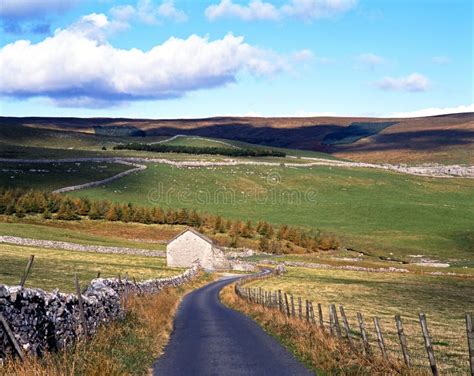 Farmland Yorkshire Dales Stock Photo Image Of Attractions 33124436