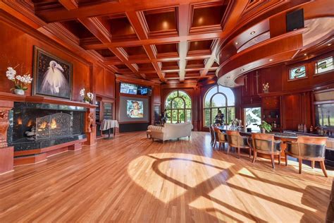 Inside Eminems Former Majestic 17000 Square Foot Mansion On The