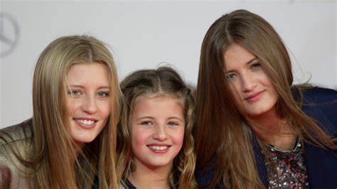 So geht es luna jetzt. Luna und Emma Schweiger privat: Strenger Papa? So steht ...