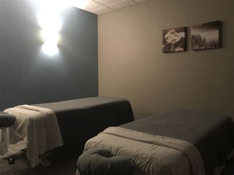 hand and stone massage and facial spa 15 photos and 29 reviews 10002 southpoint pkwy