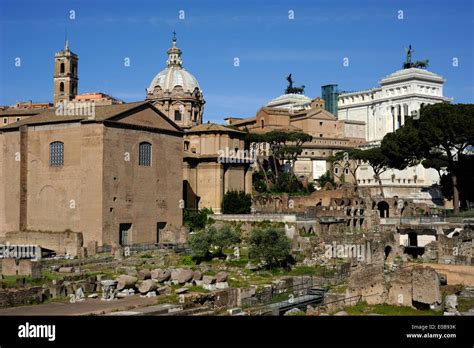 Italia Roma El Foro Romano El Edificio De La Curia El Antiguo