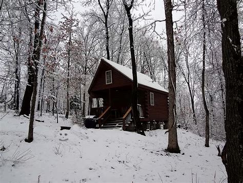Secluded Log Cabin Getaway Near Pineville Missouri