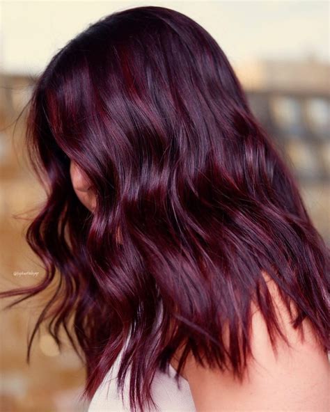Geniales ideas para teñir tu cabello tono cherry wine Dark Maroon Hair Burgundy Hair With