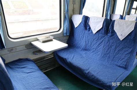 为什么火车上有3个硬座的地方不能在两排间设置一个能容纳3个人睡觉的长桌子 知乎
