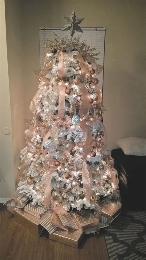 My green tree came out of hiding after using the white tree the past few years. Rose gold Christmas Tree (With images) | Rose gold christmas tree, Gold christmas decorations ...