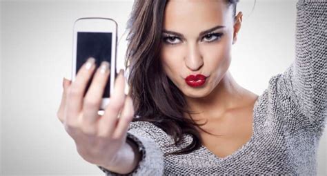 5 Interesting Ways To Take Perfect Selfies