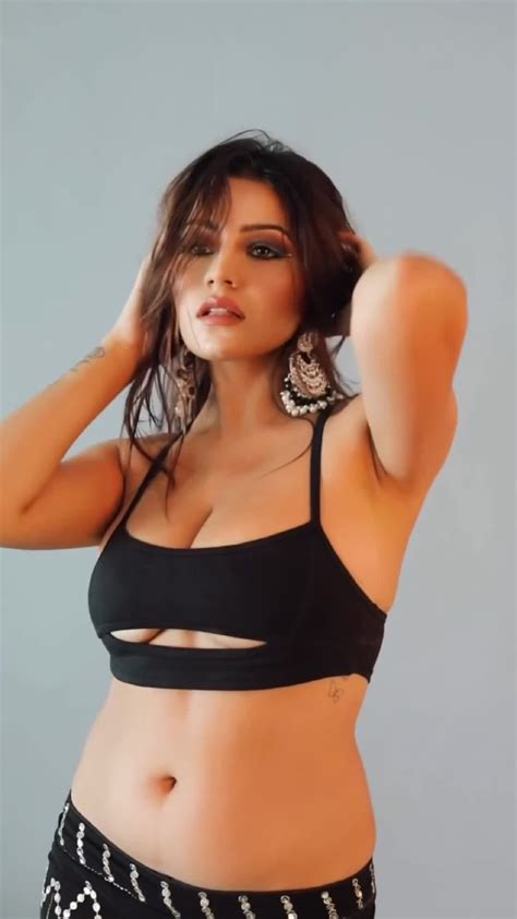 Simran Kaur Sizzling Sexy In Desi Attire Kya Badan Hai