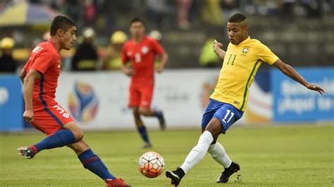 David neres was born in perus, a picturesque neighbourhood in the northern part of são paulo where he played on his local neighbourhood team before joining the são paulo fc academy at the age of 10. David Neres voor 4,5 jaar naar Ajax | Sport | Telegraaf.nl