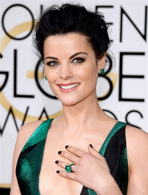Jaimie Alexander Hot Bikini Pictures Looking Very Sexy In Short Haircut