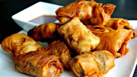 The chicken is never difficult to use up, but the pork? How To make PULLED PORK SPRING ROLLS - Fried pulled pork ...