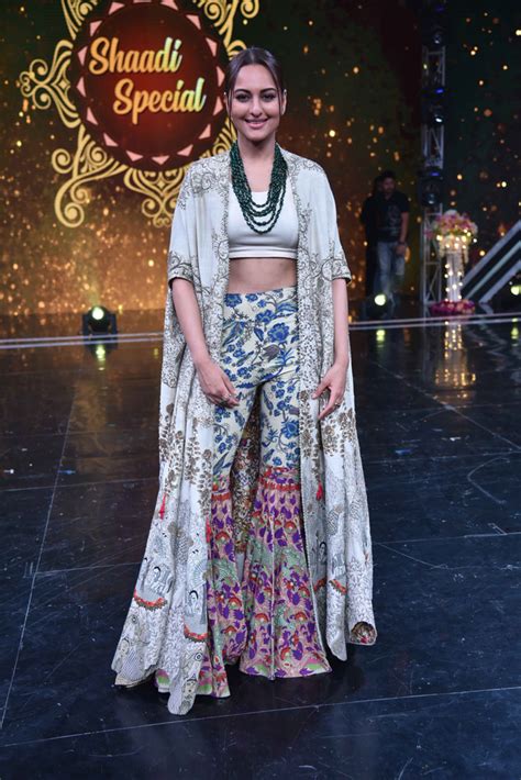 Sonakshi Sinha Wears An Anamika Khanna Crop Top And Trousers Set At Kalank Promotions