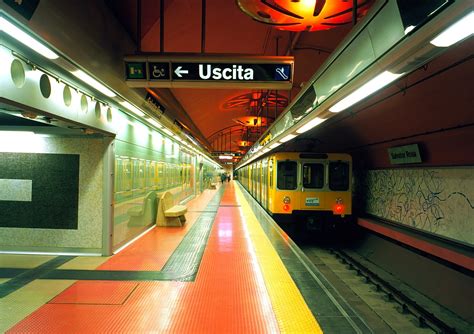 Bloccata La Linea 1 Della Metro Di Napoli Turisti Appiedati