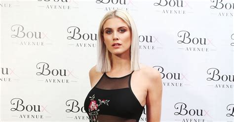 Ashley James Claims Shes A Slut Shaming Victim After Taxi Driver