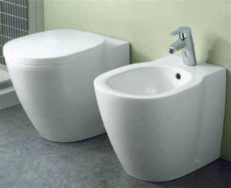 Da iperceramica trovi una gamma di rubinetteria, sanitari, complementi sanitari e idroterapia a marchio ideal standard per il tuo bagno firmato e di qualità. Wc ideal standard prezzi - Boiserie in ceramica per bagno