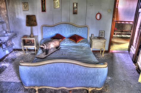 Bedroom Of The Abandoned Docters House Dr Pepito Located Near Diest In Belgium Abandoned