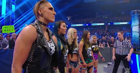 Toni Storm Shows Up With Team Nxt On Smackdown Cageside Seats