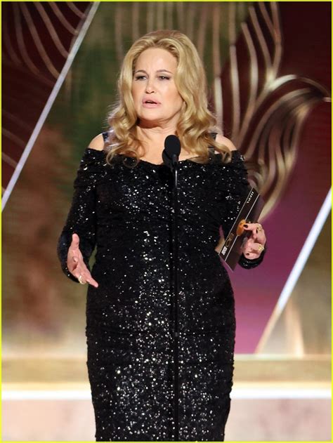 Jennifer Coolidge S Golden Globes Speech Goes Viral You Have To Watch To See Why Photo