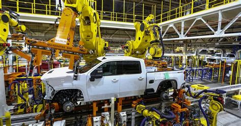 Usa Canada And Mexico Gm Cuts Production In Eight Plants