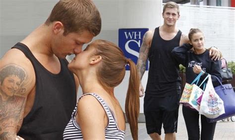 Towies Dan Osborne And Jacqueline Jossa Enjoy Another Romantic Display Daily Mail Online