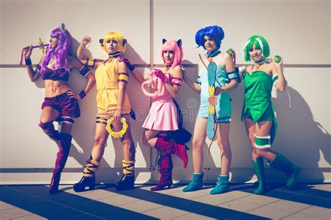 Gruppe Cosplay Mädchen Der Comics In Japanischem Manga Kostüm