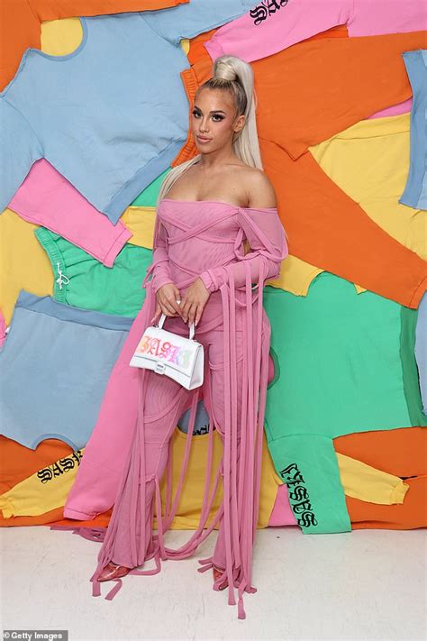 Tammy Hembrow Steals The Spotlight At The Saski Collection Show During Australian Fashion Week