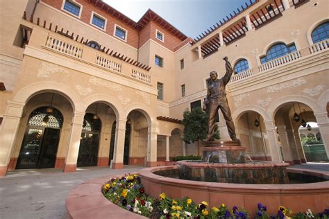 Uscs Cinematic Arts Complex George Lucas Building Interior Courtyard With Douglas Fairbanks