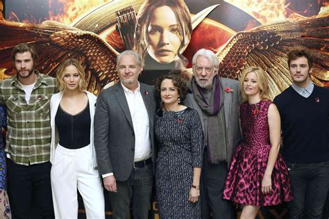 Hunger Games Mockingjay Cast Promotes Nov 21 Premiere At London Photo Call See Jennifer