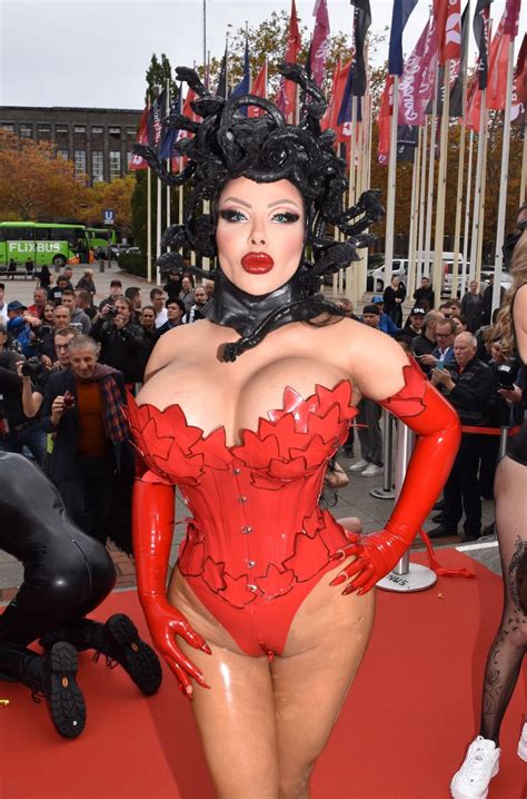 Medusa Showed Off Her Huge Boobs In A Latex During Venus Erotic Fire In Berlin