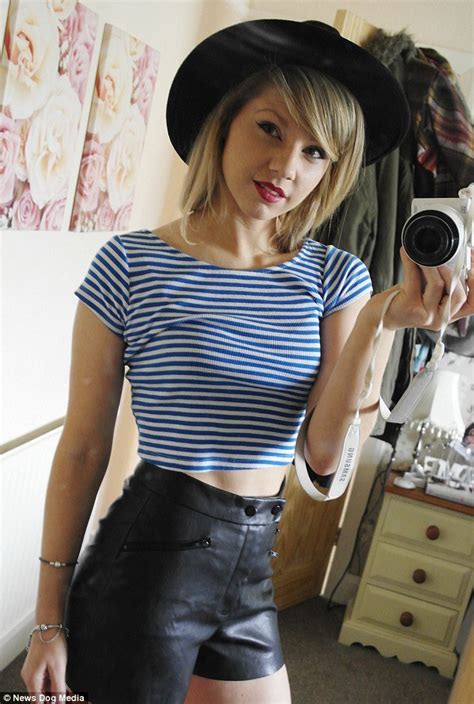 Rose Nicholas Makes £10000 As A Taylor Swift Lookalike Daily Mail Online