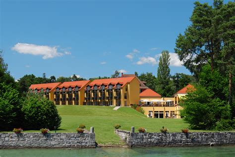 Boek op planetofhotels.com en reis. Commune de Prangins - Hôtels et Restaurants