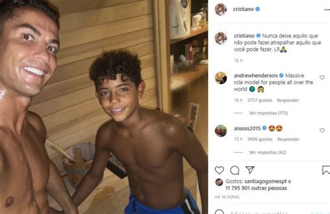 Cristiano Ronaldo Desfruta De Sauna Com O Filho Mais Velho