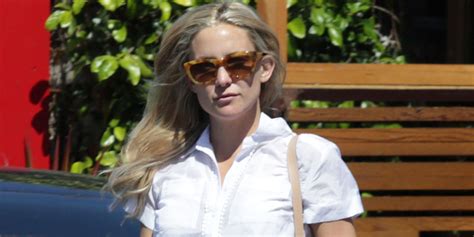 Kate Hudson Dons Belly Shirt And Shorts For Lunch With Reese Witherspoon Huffpost