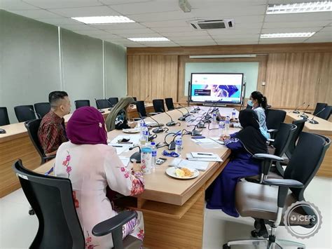 Rusli hj abdullah, (dekan fakulti sains komputer dan teknologi maklumat), serta wakil dekan, ketua departemen, dan kepala unit mobilitas upm. iCEPS - Institute of Continuing Education & Professional ...