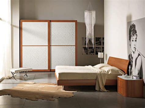 Prezzo:400 € comune:borgoricco (pd) vendo camera da letto in buonissimo stato ciliegio puro comprende: Camera da letto moderna. Modern bedroom. Camera moderna con finitura in ciliegio completa di a ...