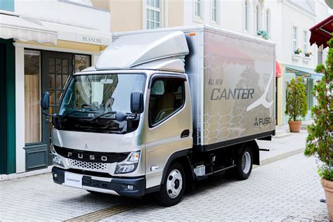 Un Nouveau Fuso Canter Lancé Au Japon Transportmedia