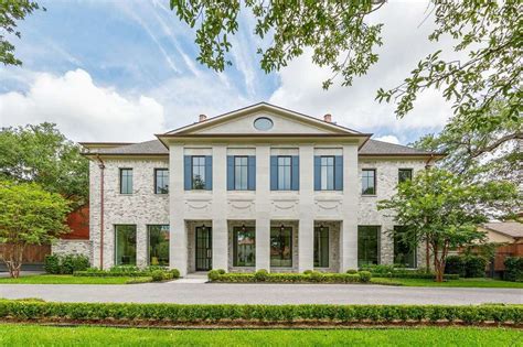 Stunning Waterfront Lake Conroe Mansion Highlights Houstons Most