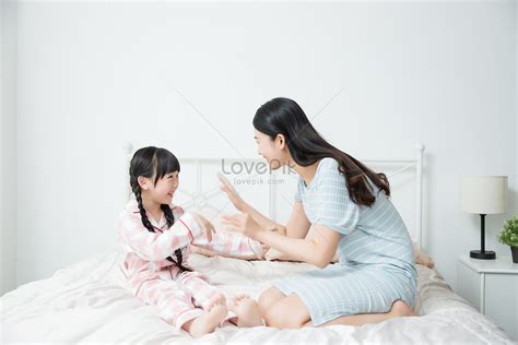Mother And Daughter Picture And Hd Photos Free Download On Lovepik