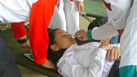 Hal pertama yang akan kita rasakan akibat kurang minum air putih adalah dehidrasi. Penyebab Pingsan Saat Upacara - Penampilan Kita