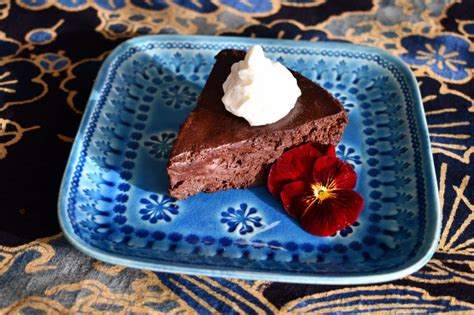 Rice cooker gateau chocolat (flourless chocolate cake). Bake Your Chocolate Cake In A Rice Cooker! - Neatorama
