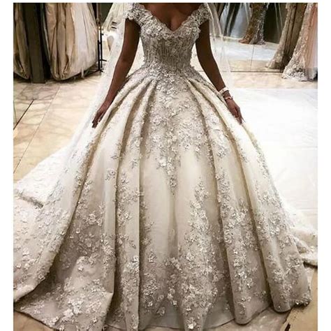 2016 Luxurious Ball Gown Wedding Dresses Dubai Arabic Lace Applique
