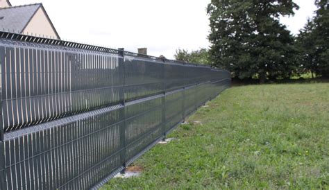Cornières à 90° cornière de protection , longueur 3.00 m laquées en extérieur. Réussir la pose du grillage, une opération à la portée de ...