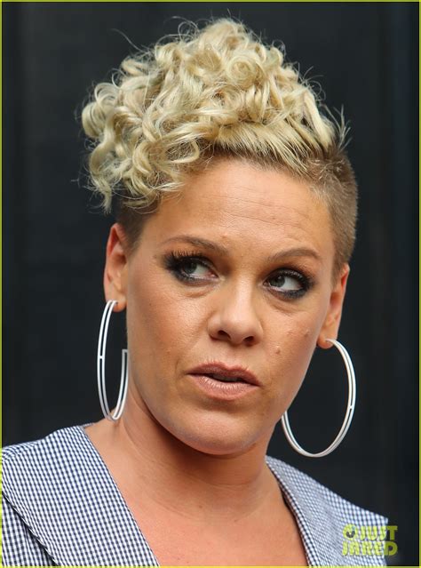 pink gives update on christina aguilera feud photo 3942580 christina aguilera pink pictures