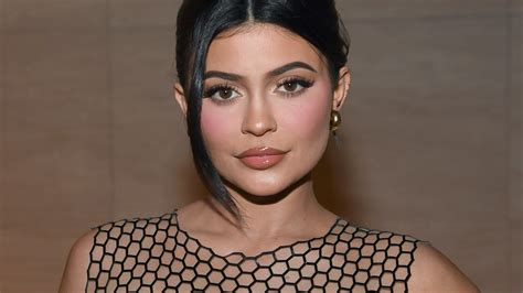 Kylie Jenner Defended Her Short Toe After Fans Made Fun Of It Teen Vogue