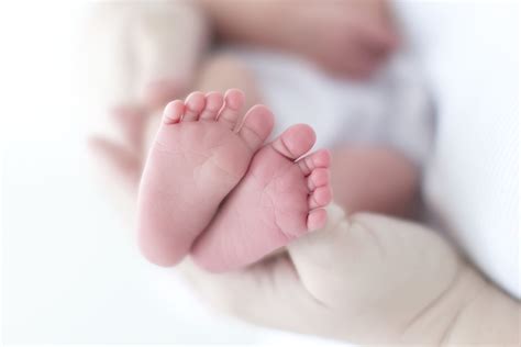 3 Caring Tips For Your Babys Feet Plus The Cutest Tiny Feet Close Ups