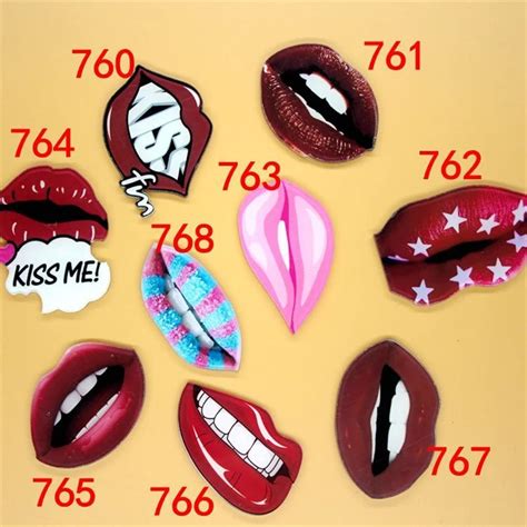 1 Pc Cartoon Funny Red Lips Kiss Me Brooches Acrylic Brooches Badge Backpack Brooch Pins On Bag