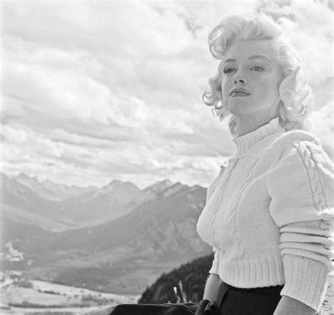 Rarely Seen Photographs Of ‘injured Marilyn Monroe On Crutches In