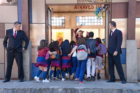 Foto As Crianças Voltam às Aulas Na Escola Ruth Goulart Na Novela As Aventuras De Poliana