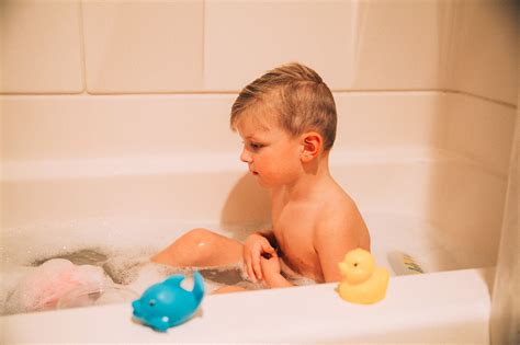 Packing a double punch of body cleanser and bubble wash, it can be used for a quick morning shower or for lingering in the bath before bedtime. Our Favorite Natural, Baby Bubble Baths - Live Love Simple